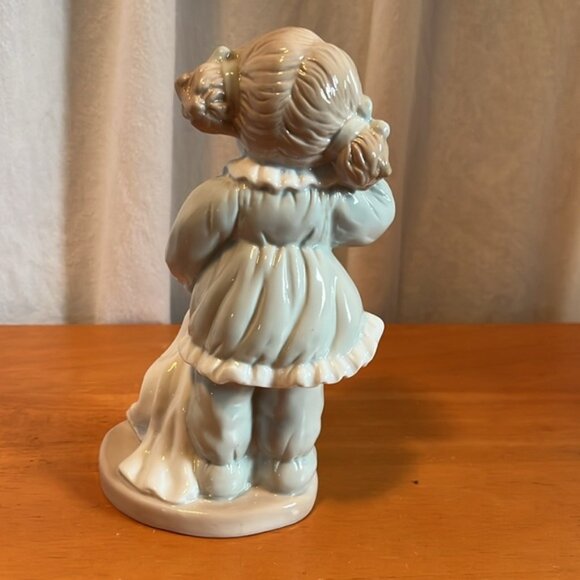 Kalique Sleepy Head Fine Porcelain Figurine Girl With Blanket from 2001 - Picture 2 of 4